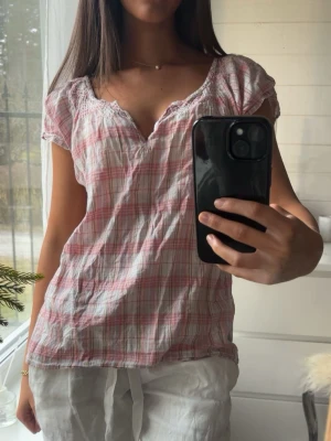 Rosa rutig topp - En supersnygg rosa topp med rutigt mönster🍋🌊🤍 