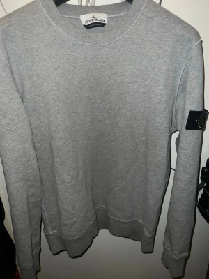 Stone island sweatshirt storlek L - Äkta går att verifiera genom certilogos hemsida