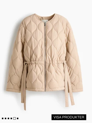 Quiltad jacka - Beige quiltad jacka med snörning på sidorna