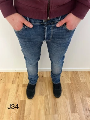 Blåa Jack & Jones jeans  - Blåa Jack & Jones Jeans. Storlek W30 L34. Hör av er vid minsta fundering!