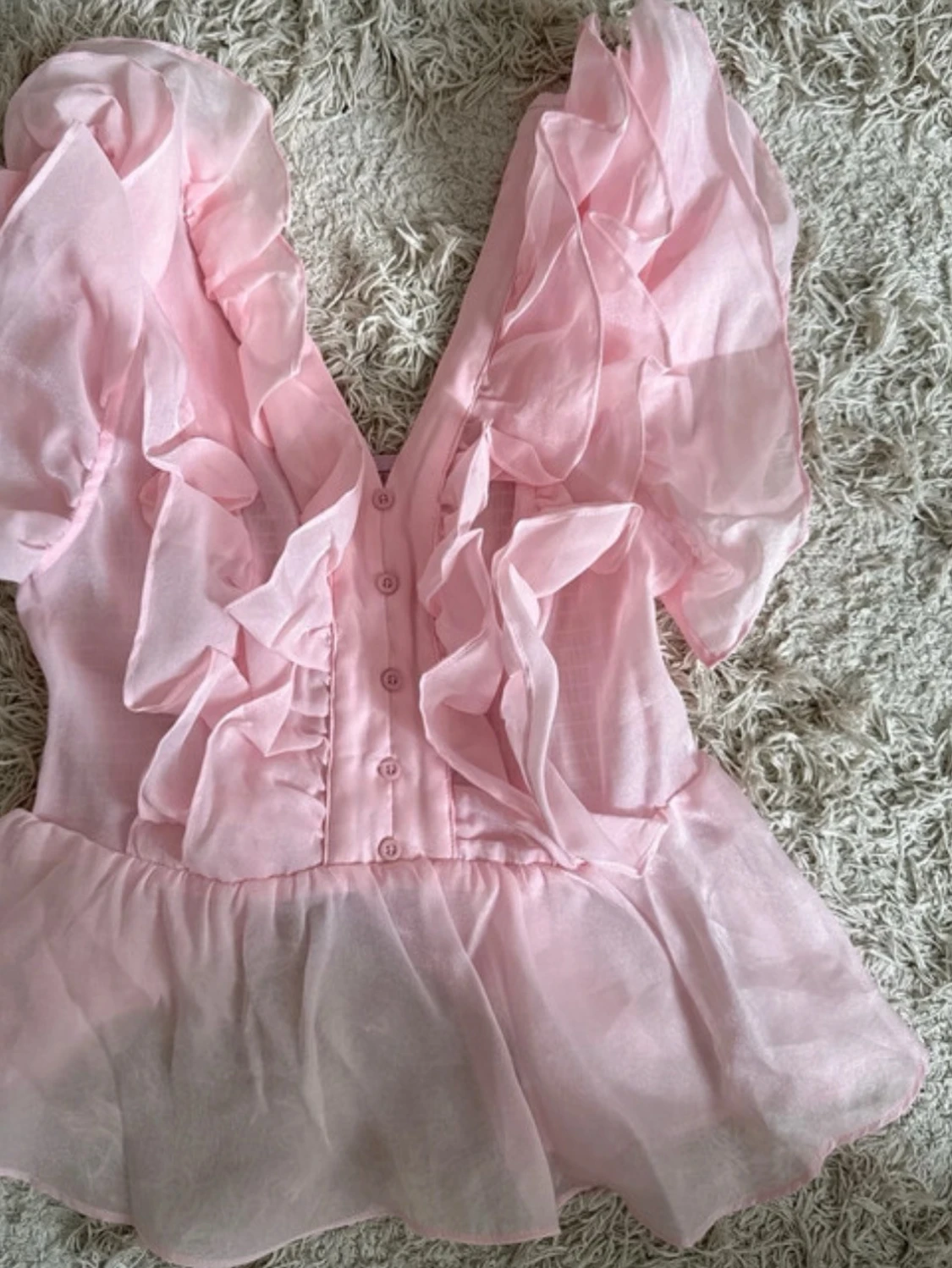 Ljusrosa volangblus med puffärm