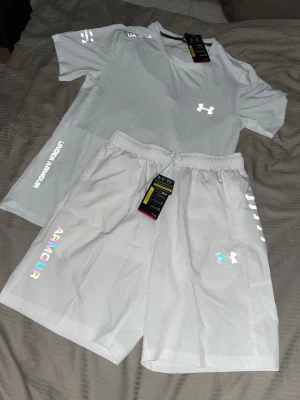 Under armour set - vit - strl M - Passar S, storlek M Snyggt under armour set