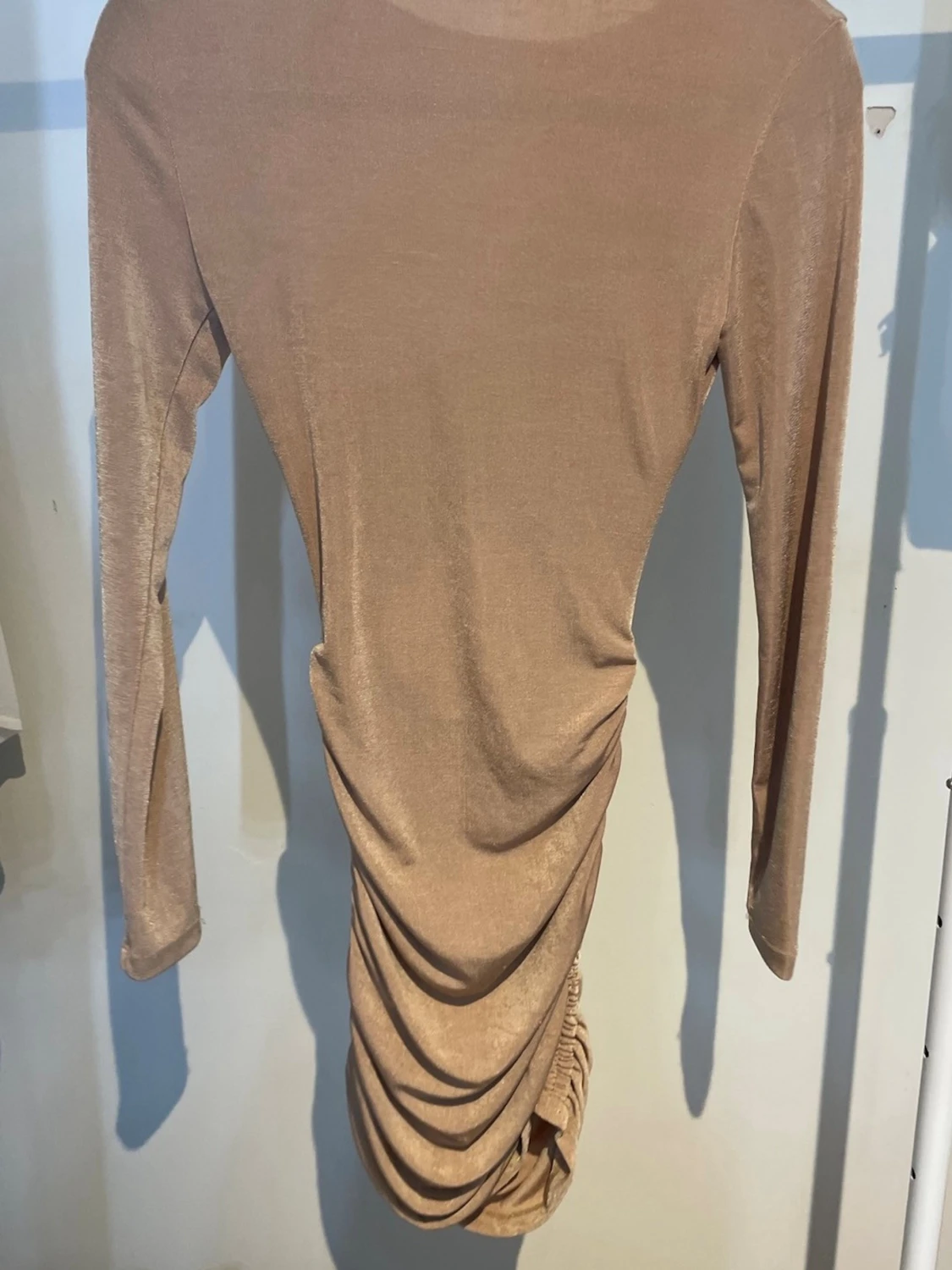 Beige klänning  - 3