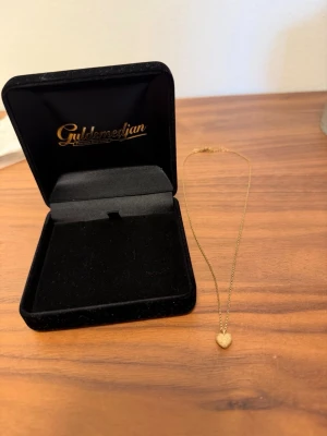 Guldhalsband me - Säljer detta guldhalsband med hjärta på 