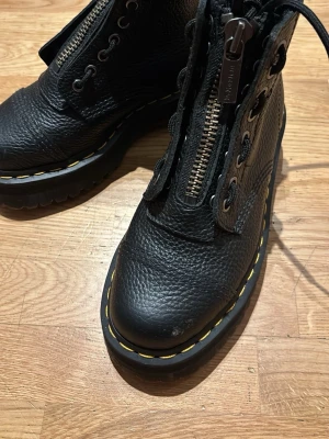 Dr Martens Sinclair nyskick oanvända strl 37 - Oanvända Dr Martens modell Sinclair                   Ordinariepris 2500kr 