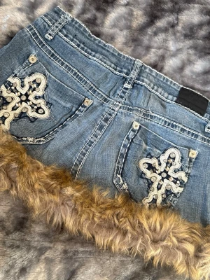 fur trim mini skjørt - lowrise miniskjørt med fur trim og masse søte detaljer str s