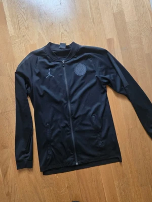 Tröja från nike/psg - Snygg svart orginal helzip frå nike och psg i nyskick