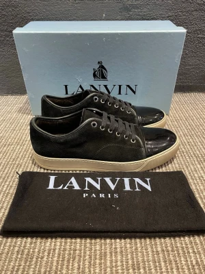 Lanvin skor  - Hej, säljer nu dessa svin snygga lanvin skor. Skorna är i grymt skick!  Begränsat antal boxar och dustbag. Hör av dig vid frågor.