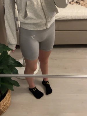 Tränings shorts från gymshark - Säljer nu ett par fina tränings shorts från gymshark.Står ingen storlek i de men skulle gissa på S/M!