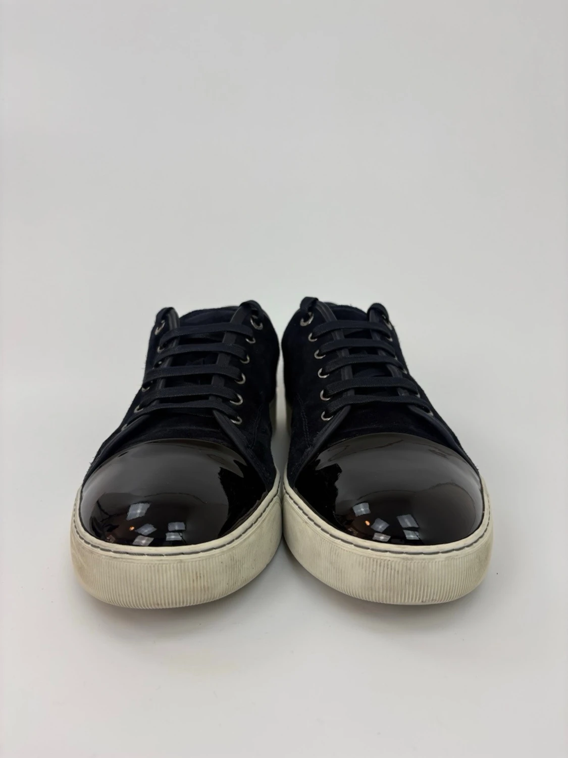 Mörkblå sneakers med lackad tå - 2