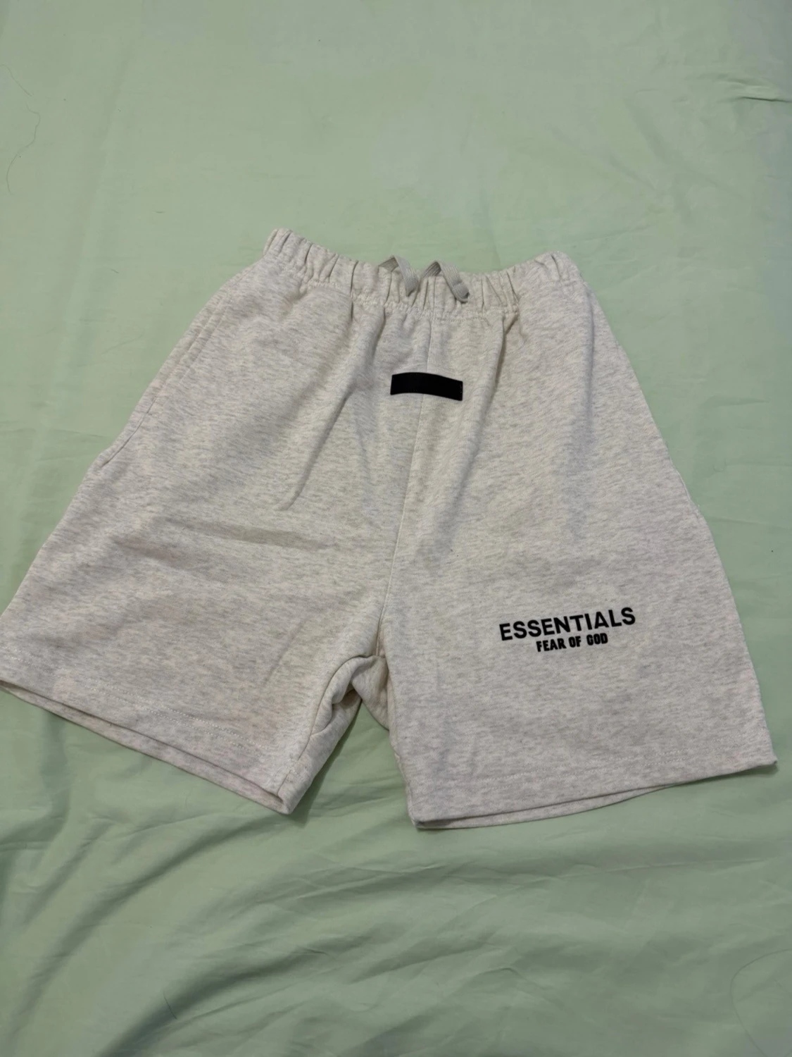 Grå Essentials Fear of God shorts