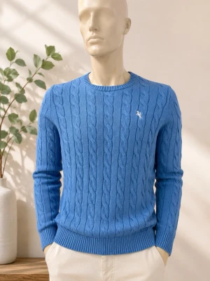Blå Kabelstickad Tröja med Brodyr  - Storlek: M, Material: 49 % Viscose, 28 % Polyester & 23 % Polyamide, utmärkt skick!