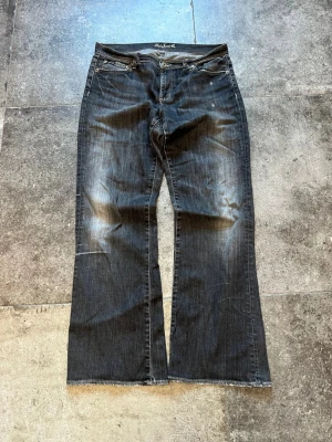 Vintage Flared Ralph Lauren Jeans - Tja! säljer mina otroliga ralph lauren flares🫡 dessa är säkert dom snyggaste gråa jeansen du kommer se i år👏 Strlk 32/34 och i ett rätt bra skick!
