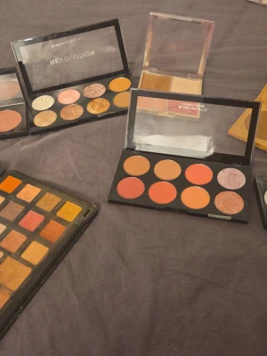 Flera paletter  - Säljer flera paletter pris kan diskuteras