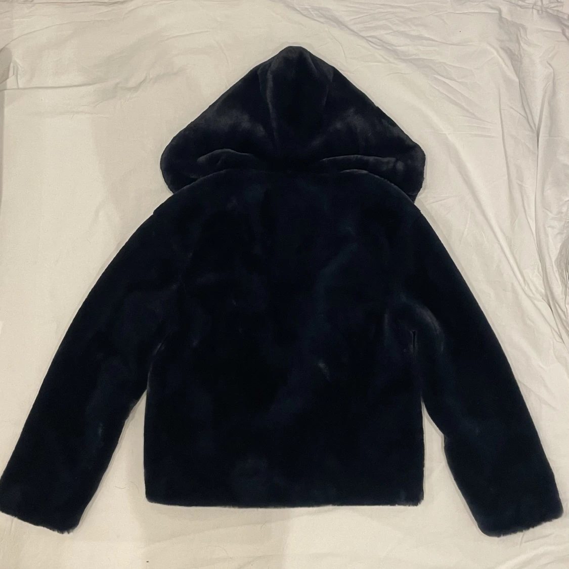 Mörkblå fakepälsjacka från mango! - 90