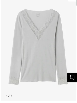 Intimissimi tröja  - Säljer denna fina tröja från intimissmi som aldrig är använd (prislappen är kvar)  💕stolek S☺️skriv för fler bilder!