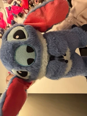 Stitch maskottdräkt cosplay - Stitch Gosedjur som pratar med batterier! Orginal pris 300kr!