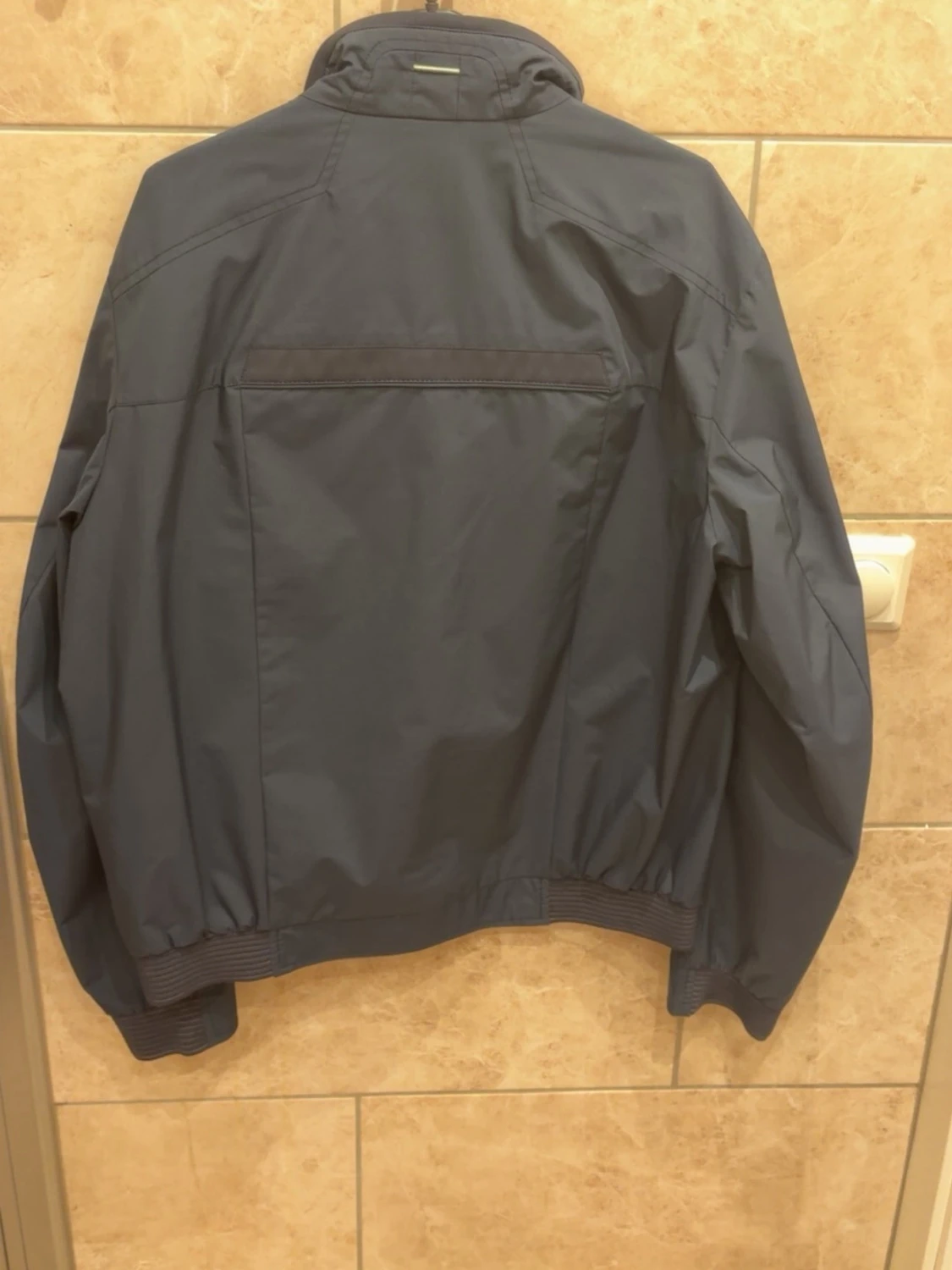 Mörkblå vindjacka med ståkrage - 1