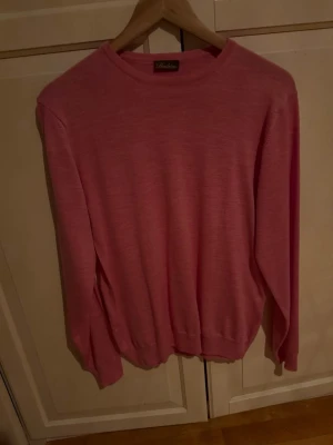 Stenströms tröja - En stenströms tröja i m har aldrig använt den, den va för liten när jag köpte den sen glömde jag skicka tillbaks den. Priset ej hugget i sten. MVH Liam 