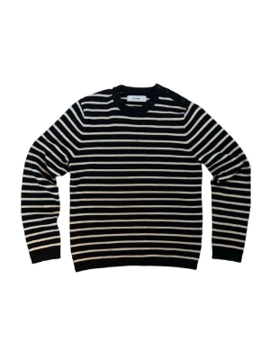 Whyred tröja - En otroligt fin och unik randig tröja från märket Whyred. Köptes på Brothers för 1449kr och har sen dess endast använts 1 gång, inga defekter fläckar eller liknande. Tröjan säljs inte längre så passa på! Pris kan diskuteras😊