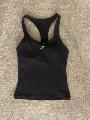 gym shark linne - ings defekter och nypris 299kr. inbyggd bh men går att ta ut inläggen