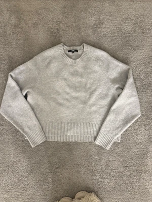 uniqlo tröja - inga defekter och nypris 499kr