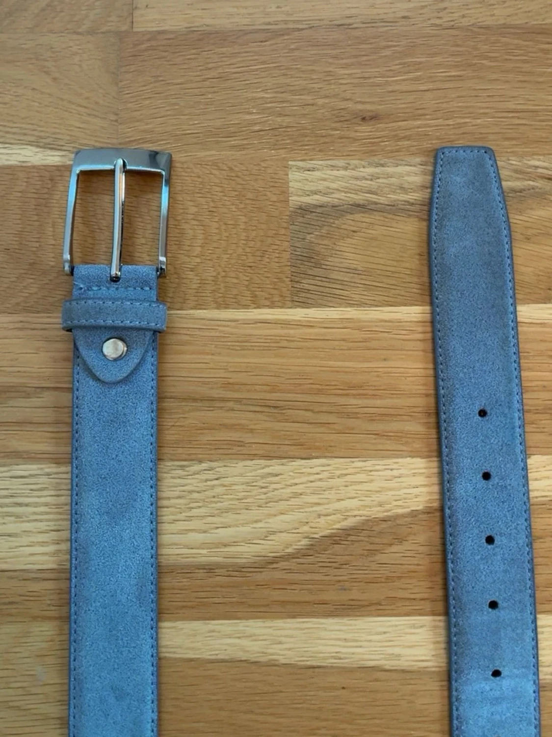 Ljusgrått mockabälte med silverdetalj - 2