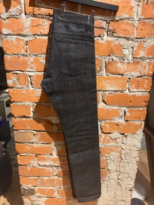 Helmut Lang jeans - Helmut Lang raw denim, oanvända och har då inga tecken på användning! 30/32