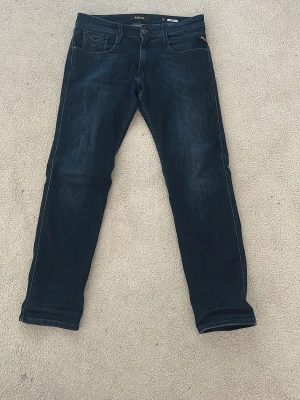 Replay jeans - Säljer de här feta replay jeansen som är i nyskick, de är riktigt sköna och har en fet tvätt. Storlek W31 L30. Mvh luxury