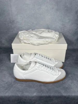 Maison margiela skor - Storlek: 42 || Skick:  Helt nya med tags, box och dustabgs|| Nypris: Ca 6500kr || Följ för liknande produkter 🌊🍾