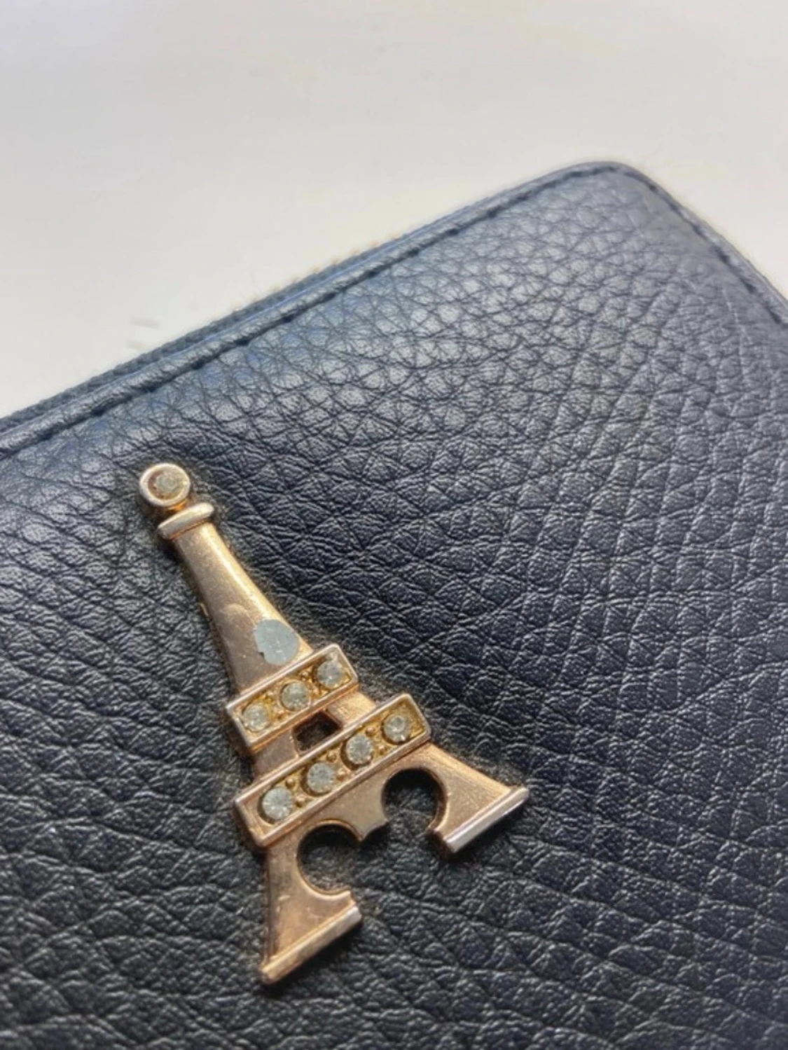 Svart plånbok med guldiga detaljer  - 4