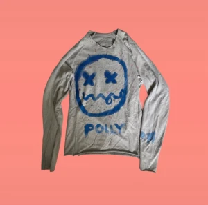 Tröja med tryck  - Cool långärmad tröja köpt secondhand, saknar märke!