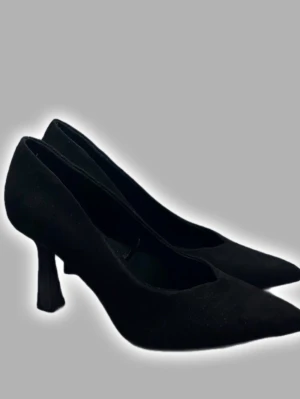 Stradivarius klackskor - Säljer dessa svarta stradivarius klackskor, är inte använda så mycket, skick 9/10