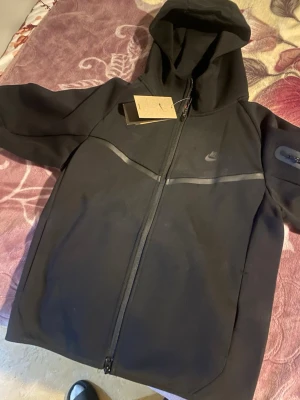  Nike tech  hoodie och byxor  -  Nike, tech hoodie och byxor 