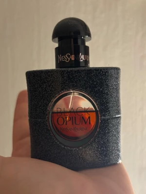 Black opium - 30 ml, ca 60% kvar 