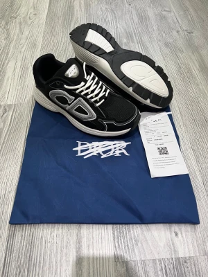 Märkers skor - Jättebra skick utan defekter, säljes pågrund av att de inte passar min personliga stil, hör av dig vid frågor! 