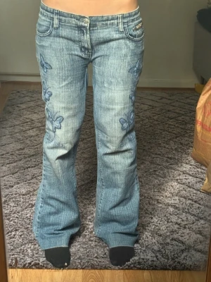 low flare vintage jeans - veryyy cute low waist jeans with butterfly details on that i love. keep in mind i have re-sew these myself into low waist!!! very cleo from h2o vibes