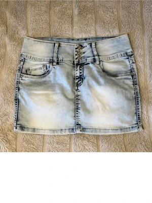 Jeanskjol - Storlek 29 (S), midjemått: 37cm