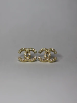 Örhängen  - Helt nya i obruten förpackning 