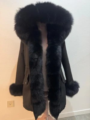 Fatima parka all black  - Aldrig använt 