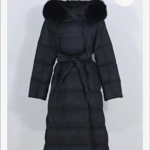 Leah jacka från Femenina  - Leah jacka från Feminina Sweden i strl S. Nypris 3899kr. Använd 1 vinter och är i bra pris. 1300kr 