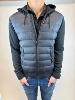 Ralph Lauren Cardigan  - Hej! Säljer nu denna väldigt snygga och eftertraktade Ralph Laurenr Cardigan!  Cardiganen är slutsåld överallt och går inte att få tag på… jackan är perfekt nu till våren  Storlek= XS  Ny pris: 6000 kr Säljs för: 1399 kr