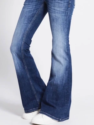 Blå bootcut jeans  - Säljer dessa jättesnygga trendiga lågmidjade jeansen ifrån lager 157, kommit till användning några gånger därav lite slitna och sönder ner till men inget man direkt lägger märke till. Önskas det bild så löser vi de ❤️‍🔥PRIS KAN DISUKTERAS 