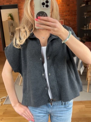 Mörkgrå poncho från soya concept - Jättefin nästan inte använd 💓💓💓