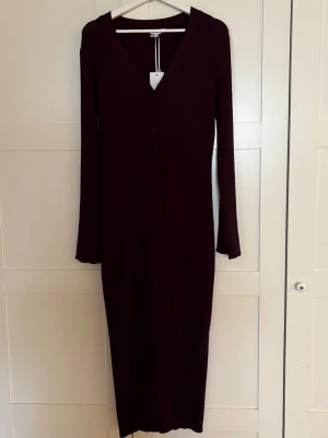 Burgundy kofta/klänning - Nyskick med prislapp kvar. Nypris 699