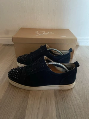 Christian Louboutin  - Behövs rengöras bara, 9/10 skick. 42