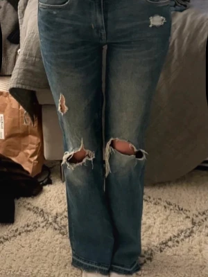 Lågmidjade bootcut jeans  - Bootcut jeans som tyvärr inte kommer till användning. Har sytt dem någon cm mer lågmidjade. Är 172, skriv vid frågor!