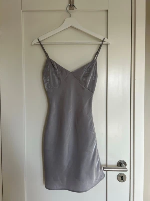 Sommarklänning - En sommarklänning från h&m i storlek XS som är helt oanvänd.