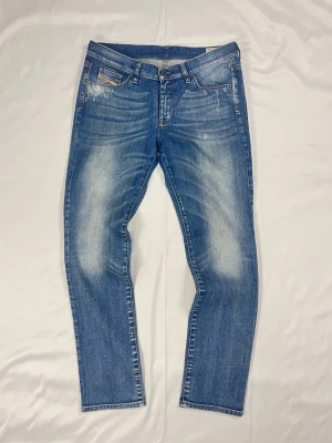 Diesel HI-VY – Slim Fit Jeans – 10/10 - Färg: Ljusblå | Modell: HI-VY | Storlek: W32/L32 | Skick: 10/10 | Slim fit | Stretch