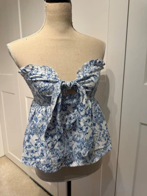 Tröja Shein - En tröja från Shein som aldrig har använts. Säljs för den kommer ej till användning men passar bra. Storlek S. Ord. pris ca 50 kr 